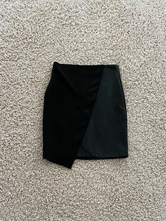 Forever 21 Dresses & Skirts - Forever 21 Black Faux Leather Overlay Mini Skirt